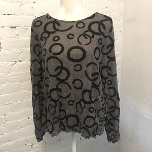 Chalet crinkle knit long sleeve top gray circles size large
